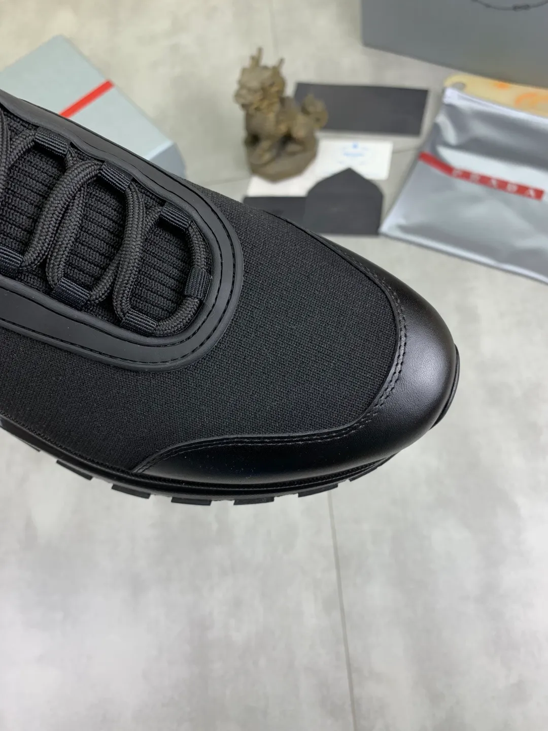 Men's Men's Shoes 💰P500💰【New Style】 (PRADA) The latest model of men's shoes has been launched on the official website in 1:1 copy, synchronized with Hong Kong counters, and on the same catwalk; all made of cowhide Epoxy mesh ➕Imported breathable fabric with cowhide lining, 🍡🍡Original 1:1 rubber outsole, non-slip and wear-resistant; comfortable on the feet, attractive style, fine workmanship, and simple and neat shoe lasts, highlighting a man's boldness and toughness, 👍size 38 to 44 3⃣️Color🉑️Choose